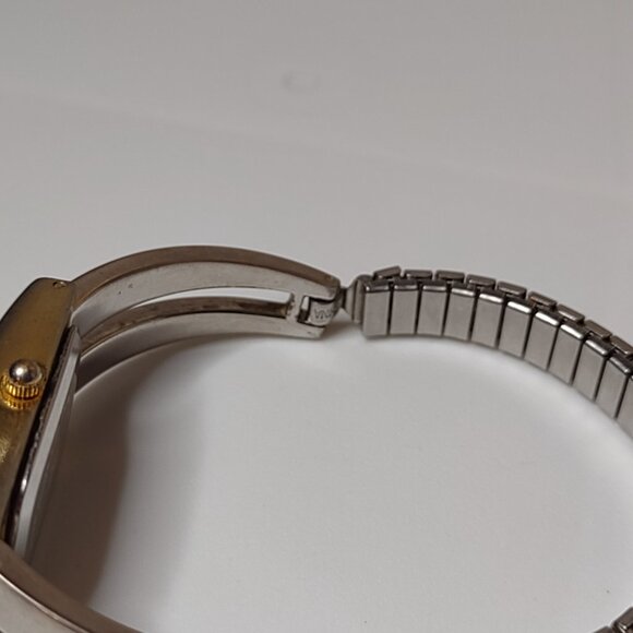 6.5 Inch Silver Tone Jaclyn Smith Stretch Watch - Picture 6 of 9